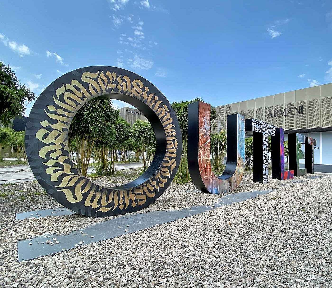 Freistehendes Logo OUTLET/CITY