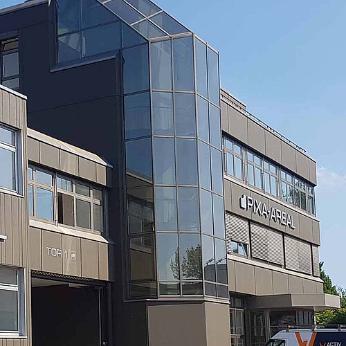 Sonnenschutz Eingangsbereich Pixa Areal
