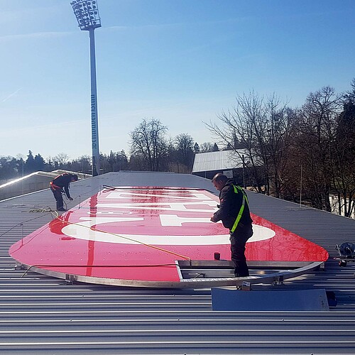 Installation GAZI Werbeschild