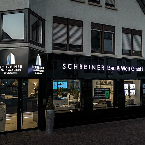 Werbeblende dekupiert und hinterleuchtet mit energiesparender LED Technik