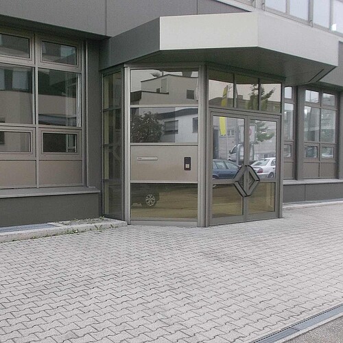 Sonnenschutz Eingangsbereich Pixa Areal