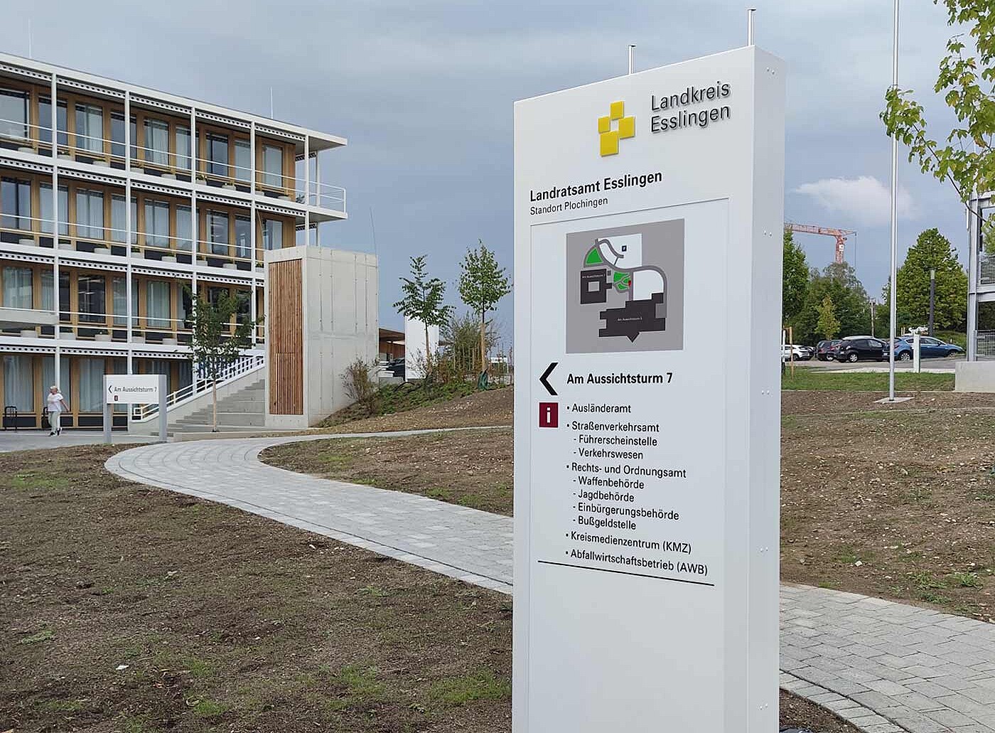 Orientierungsleitsystem mit Werbepylon