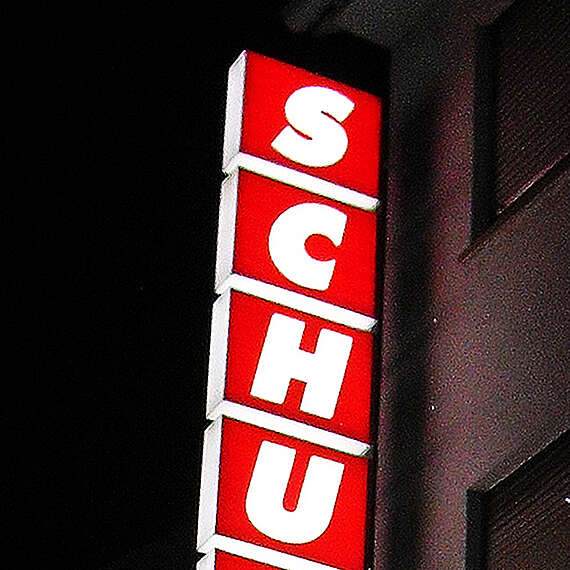 Umrüstung Leuchtkasten auf LED-Technik: Schuhmann, Stuttgart Bad Cannstatt