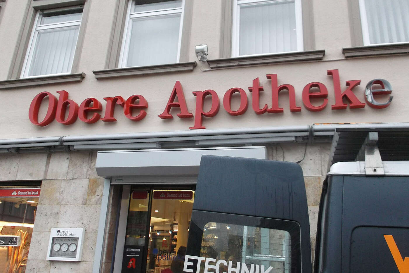 Leuchtreklame für Apotheken, vom Profi gefertigt und montiert.