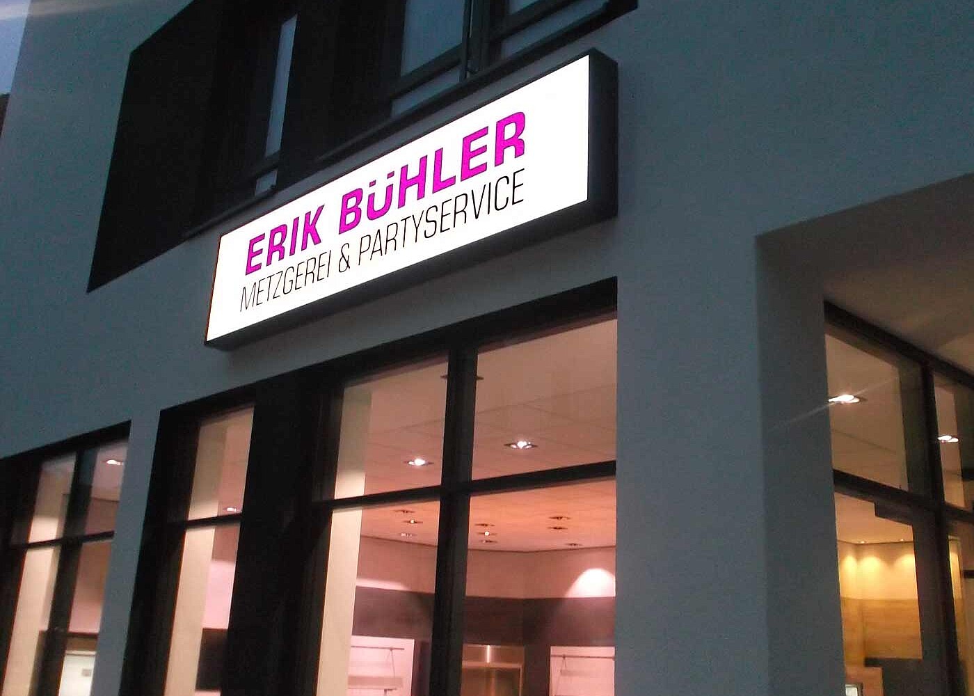 Leuchtkasten Erik Buehler