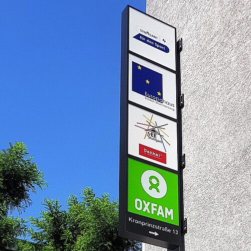 Ausstecktransparente mit Sammelbeschilderung