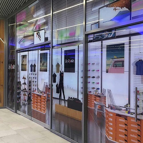 Design Beschriftung mit Werbemotiven Boutique Optik