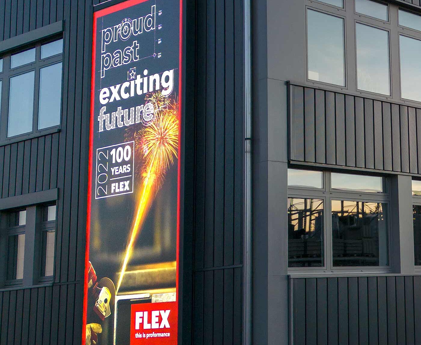 Werbelifter mit LED Flächenlicht