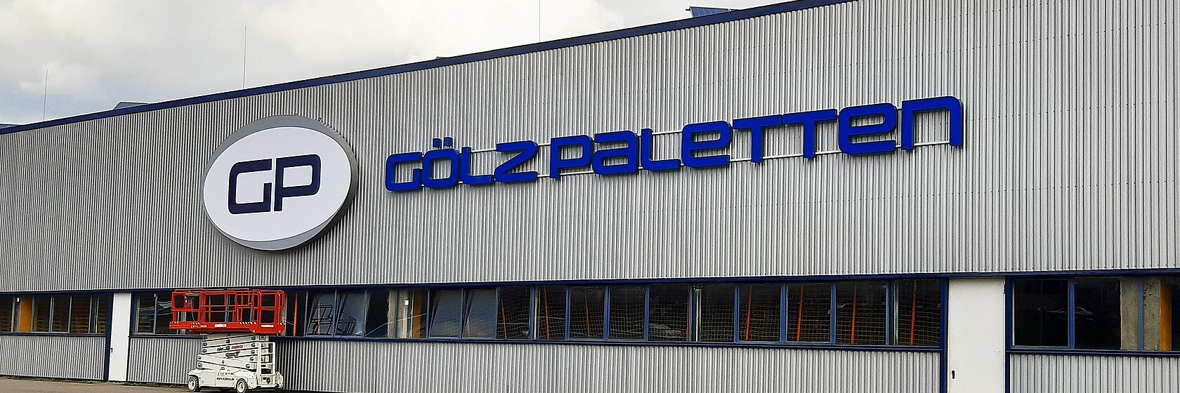 Großwerbeanlage Goelz Paletten