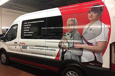 Autowerbung AWO Württemberg, Stuttgart, Ford Transit mit Fenster