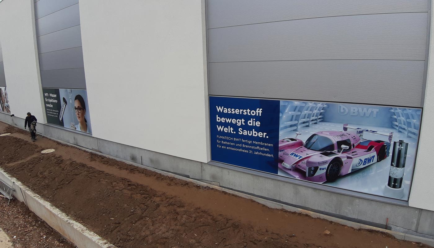LED-Wanddisplay in Spanntuchtechnik