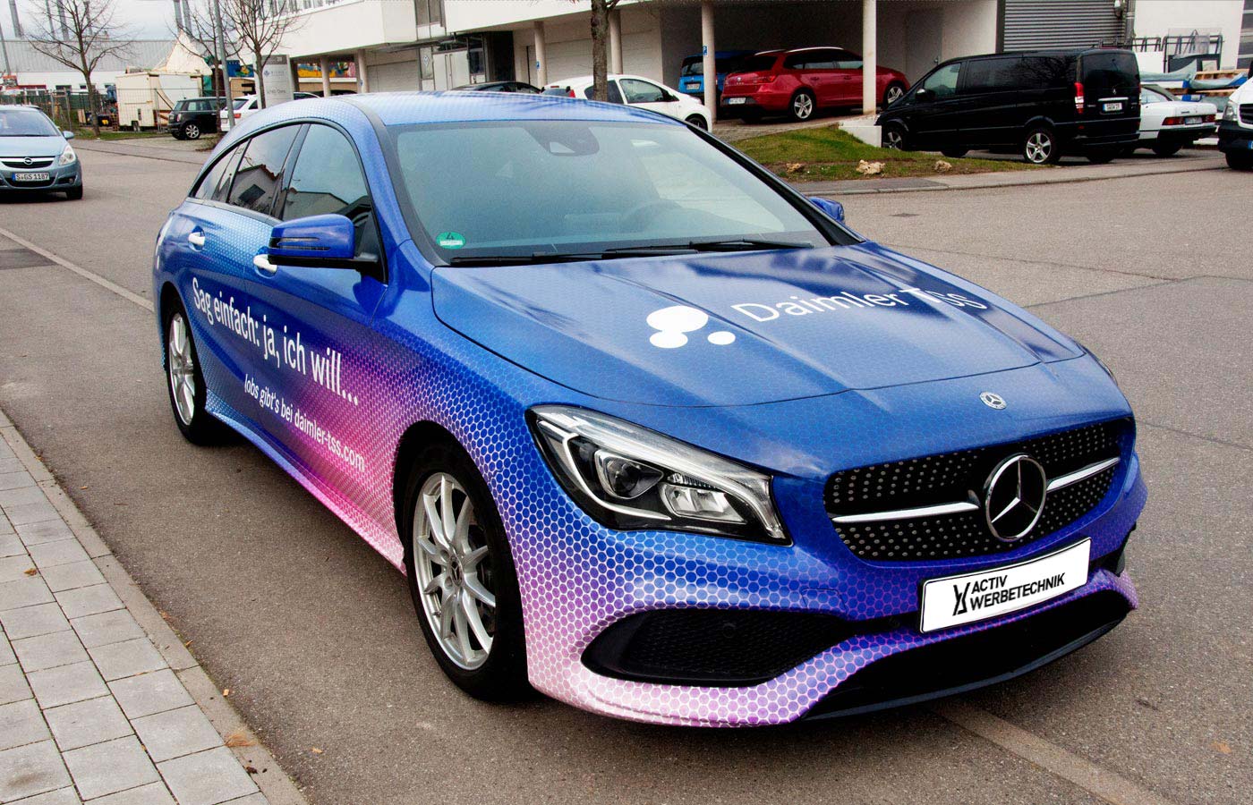 Auto folieren im Digitaldruck, Motiv Daimler aus Stuttgart